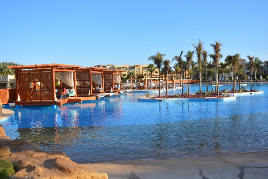 Rixos Sharm El Sheikh is located on the beachfront among palm trees and offers free Wi-Fi